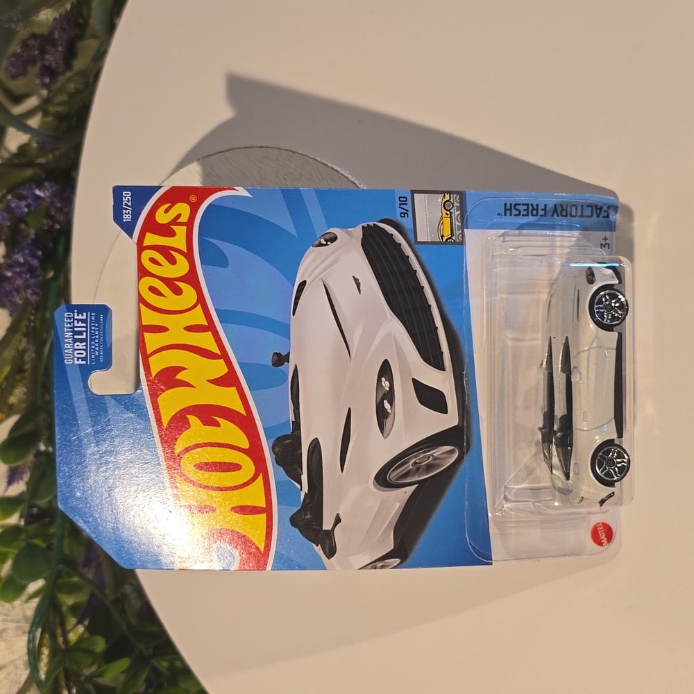 Hot Wheels Aston Martin V12 Speedster White 183/250 Factory Fresh 9/10 ~Read